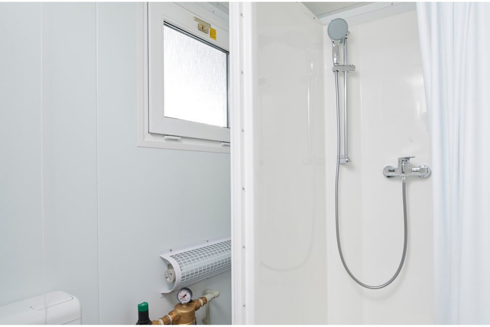 8Ft x 5Ft Mains Toilet/Shower - Image 3